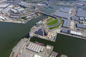 Maison du Port d'Anvers, Havenhuis Antwerpen, Suezdok - Chantier en Juillet 2014. Zaha Hadid Architects