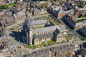 Grand'Place, Collégiale Sainte-Gertrude de Nivelles