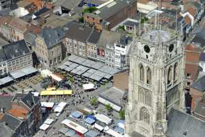 De markt, Onze-Lieve-Vrouwebasiliek