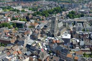 De markt, Onze-Lieve-Vrouwebasiliek