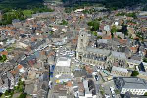 De markt, Onze-Lieve-Vrouwebasiliek