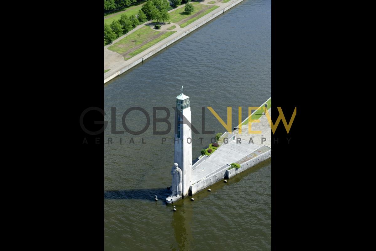 Mémorial Albert Ier (Joseph Moutschen), à l'entrée du Canal Albert