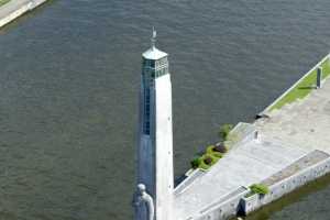 Mémorial Albert Ier (Joseph Moutschen), à l'entrée du Canal Albert