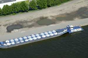 Péniche "Kappa" sur le Canal Albert, à hauteur du pont Marexhe