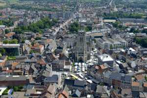 De markt, Onze-Lieve-Vrouwebasiliek