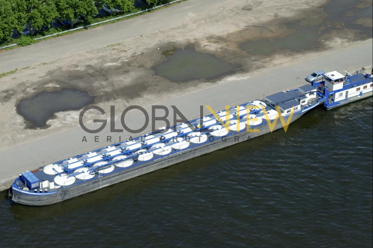 Péniche "Kappa" sur le Canal Albert, à hauteur du pont Marexhe