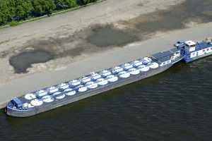 Péniche "Kappa" sur le Canal Albert, à hauteur du pont Marexhe