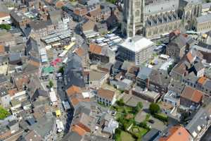De markt, Onze-Lieve-Vrouwebasiliek