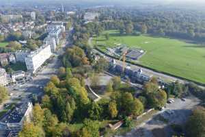 Droh!me Melting Park,Tribunes de l'Hippodrome de Boitsfort - Chantier en Oct. 2014 (Origin, Architectes)