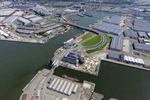 Maison du Port d'Anvers, Havenhuis Antwerpen, Suezdok - Chantier en Juillet 2014. Zaha Hadid Architects