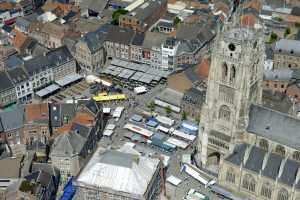 De markt, Onze-Lieve-Vrouwebasiliek