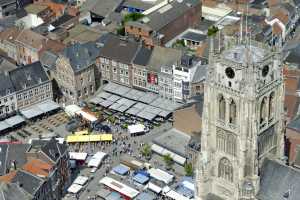 De markt, Onze-Lieve-Vrouwebasiliek