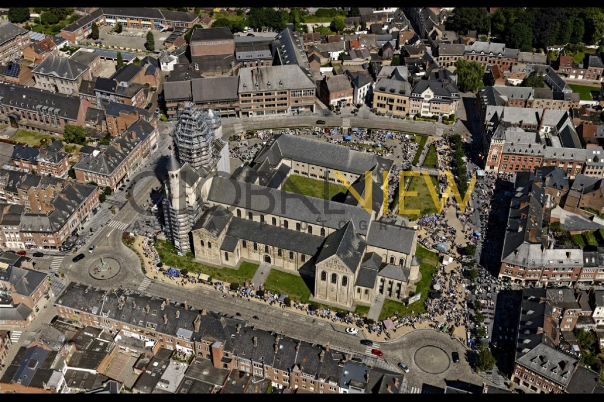 Grand'Place, Collégiale Sainte-Gertrude de Nivelles