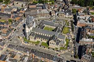 Grand'Place, Collégiale Sainte-Gertrude de Nivelles