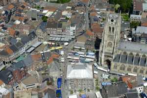 De markt, Onze-Lieve-Vrouwebasiliek