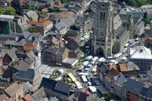 De markt, Onze-Lieve-Vrouwebasiliek