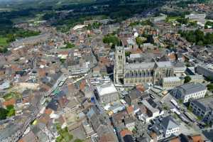 De markt, Onze-Lieve-Vrouwebasiliek