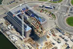 Maison du Port d'Anvers, Havenhuis Antwerpen, Suezdok - Chantier en Juillet 2014. Zaha Hadid Architects