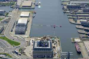 Maison du Port d'Anvers, Havenhuis Antwerpen, Suezdok - Chantier en Juillet 2014. Zaha Hadid Architects